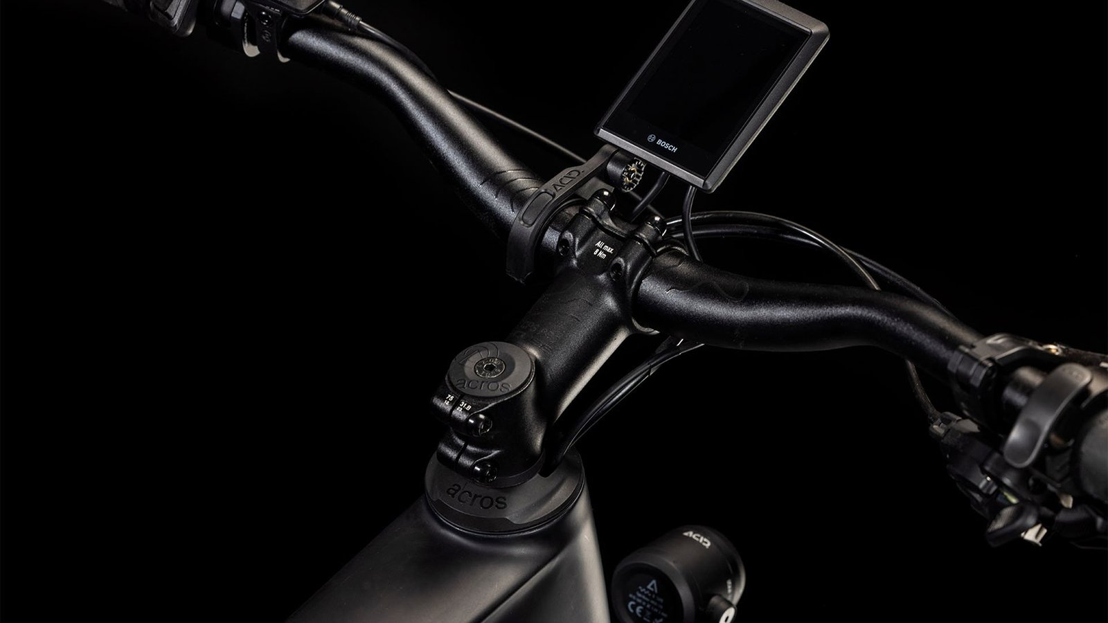 Cube 812900 20141841 Kathmandu Hybrid C62 SLX 400X carbon n black 3.jpg